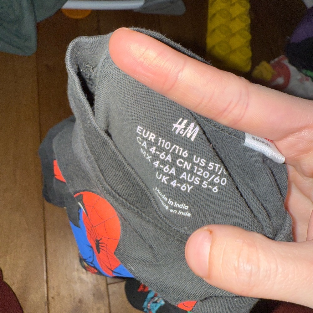 H&M marvel shirt - Picture 2 of 2